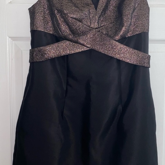 Trina Turk Bronze Metallic and black dress. Size 4 NWT - Picture 10 of 11